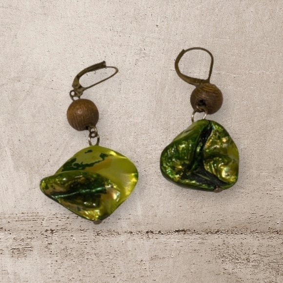 🦄 Asymmetrical Green Dangling Earrings - Picture 3 of 9